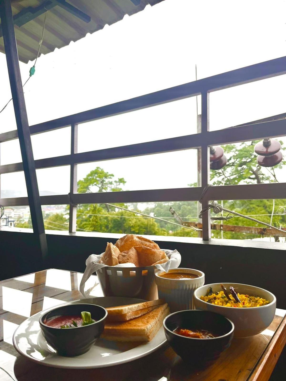The Living Roof Hotel ชิลลอง ภายนอก รูปภาพ